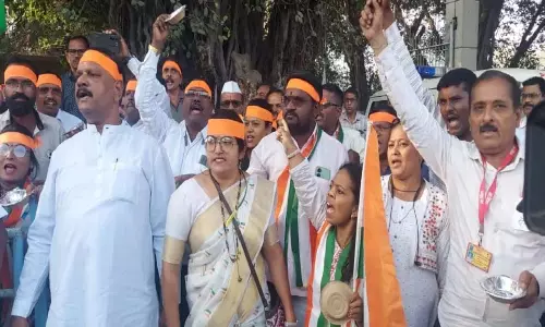 पुणे: पुलिस मुख्यालय के बाहर दिव्यांगों ने विभिन्न मांगों को लेकर किया प्रदर्शन पुणे: पुलिस मुख्यालय के बाहर दिव्यांगों ने विभिन्न मांगों को लेकर किया प्रदर्शन