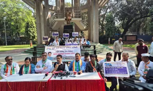 कांग्रेस कार्यकर्ता विरोध प्रदर्शन में फंसे? शहर में पार्टी के भीतर कलह बढ़ रही कांग्रेस कार्यकर्ता विरोध प्रदर्शन में फंसे? शहर में पार्टी के भीतर कलह बढ़ रही