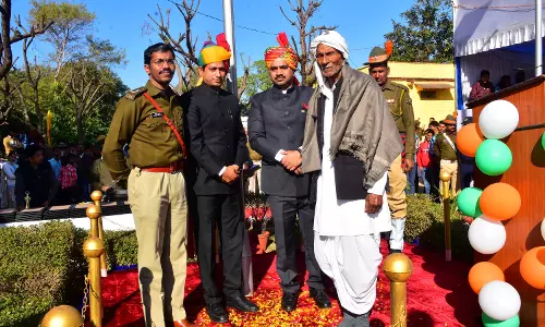 Dholpur: 76वां गणतंत्र दिवस जिला कलेक्टर श्रीनिधि बी टी ने फहराया राष्ट्रीय परचम