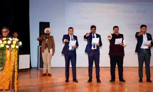 मतदाता भारत के भाग्य के निर्माता हैं: Governor मतदाता भारत के भाग्य के निर्माता हैं: Governor