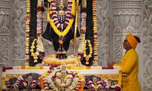 अयोध्या : महाकुंभ से लौट रहे श्रद्धालु कर रहे रामलला के दर्शन अयोध्या : महाकुंभ से लौट रहे श्रद्धालु कर रहे रामलला के दर्शन