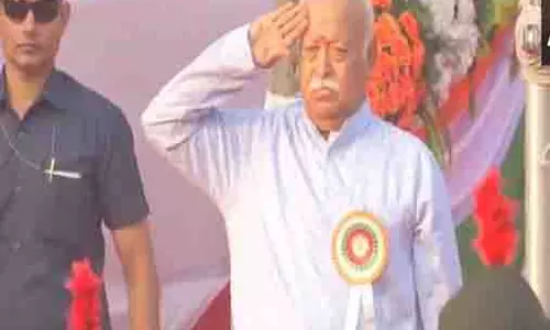 RSS प्रमुख मोहन भागवत ने महाराष्ट्र के ठाणे में 76वें गणतंत्र दिवस पर राष्ट्रीय ध्वज फहराया RSS प्रमुख मोहन भागवत ने महाराष्ट्र के ठाणे में 76वें गणतंत्र दिवस पर राष्ट्रीय ध्वज फहराया