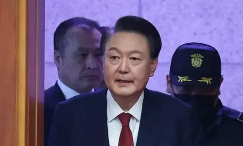 South Korean अभियोजकों ने राष्ट्रपति यून सूक येओल पर मार्शल लॉ के लिए अभियोग लगाया South Korean अभियोजकों ने राष्ट्रपति यून सूक येओल पर मार्शल लॉ के लिए अभियोग लगाया