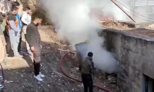 Mendhar अस्पताल में आग लगने से रिकॉर्ड रूम क्षतिग्रस्त Mendhar अस्पताल में आग लगने से रिकॉर्ड रूम क्षतिग्रस्त