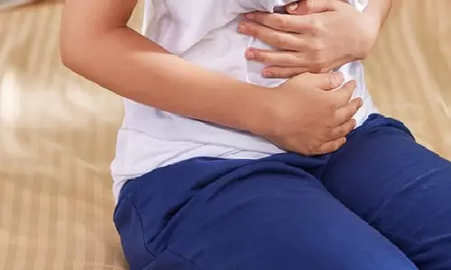 पीरियड्स आने से परेशान छात्रा के साथ हेडमास्टर ने किया दुर्व्यवहार, घंटों तक खड़ी रही स्कूल परिसर में