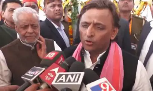 महाकुंभ में पवित्र स्नान करने के बाद Akhilesh Yadav ने कहा, विभाजनकारी राजनीति के लिए कोई जगह नहीं है
