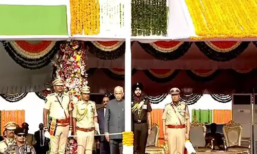 आंध्र के राज्यपाल सैयद अब्दुल नजीर ने 76th Republic Day पर राष्ट्रीय ध्वज फहराया आंध्र के राज्यपाल सैयद अब्दुल नजीर ने 76th Republic Day पर राष्ट्रीय ध्वज फहराया