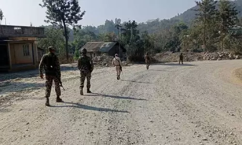 Manipur सुरक्षा बलों ने इंफाल पश्चिम और चुराचांदपुर में चार उग्रवादियों को गिरफ्तार किया Manipur सुरक्षा बलों ने इंफाल पश्चिम और चुराचांदपुर में चार उग्रवादियों को गिरफ्तार किया