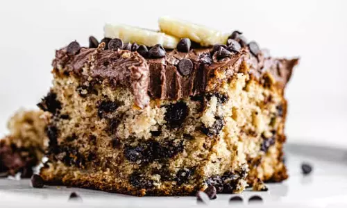 Choco Chips बनाना केक, नोट करें आसान रेसिपी