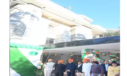 Jaipur: महिला एवं बाल विकास शासन सचिव ने 76वें गणतंत्र दिवस के अवसर पर फहराया तिरंगा