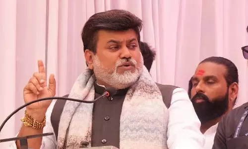 शिवसेना रायगढ़ के संरक्षक मंत्री पद पर अड़ी: उदय सामंत ने अपनी स्थिति स्पष्ट की शिवसेना रायगढ़ के संरक्षक मंत्री पद पर अड़ी: उदय सामंत ने अपनी स्थिति स्पष्ट की