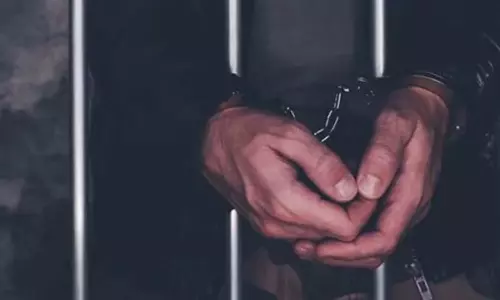 अंतरराष्ट्रीय महिला तस्करी गिरोह: पुलिस ने ग्राहक बनकर व्यापारी किया गिरफ्तार अंतरराष्ट्रीय महिला तस्करी गिरोह: पुलिस ने ग्राहक बनकर व्यापारी किया गिरफ्तार