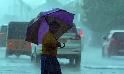 Kerala में फिर बारिश की संभावना: गुरुवार को दो जिलों में येलो अलर्ट Kerala में फिर बारिश की संभावना: गुरुवार को दो जिलों में येलो अलर्ट
