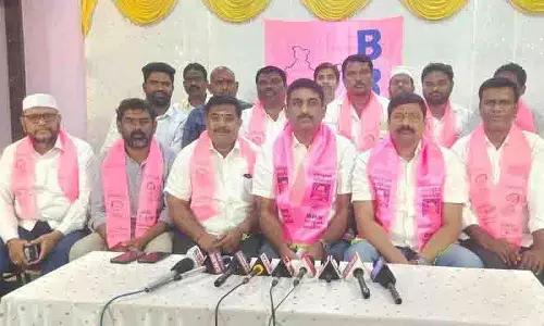 Karimnagar BRS अध्यक्ष ने कहा, एक व्यक्ति के पार्टी छोड़ने से पार्टी को कुछ नहीं होगा Karimnagar BRS अध्यक्ष ने कहा, एक व्यक्ति के पार्टी छोड़ने से पार्टी को कुछ नहीं होगा