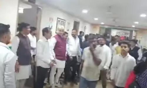 प्रत्याशियों की लिस्ट तो नहीं आई लेकिन कांग्रेस भवन में बवाल की खबर आ गई