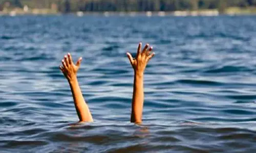 नाव पलटने से पिता, पुत्र और भतीजे की डूबने से मौत, परिवार पर टूटा दुखों का पहाड़