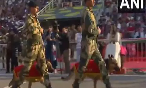 BSF ने अटारी-वाघा सीमा पर बीटिंग रिट्रीट के साथ मनाया 76वां गणतंत्र दिवस BSF ने अटारी-वाघा सीमा पर बीटिंग रिट्रीट के साथ मनाया 76वां गणतंत्र दिवस