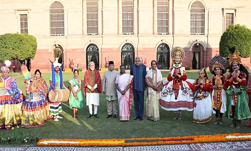 राष्ट्रपति Murmu ने गणमान्य व्यक्तियों के लिए गणतंत्र दिवस एट होम रिसेप्शन का आयोजन किया राष्ट्रपति Murmu ने गणमान्य व्यक्तियों के लिए गणतंत्र दिवस एट होम रिसेप्शन का आयोजन किया