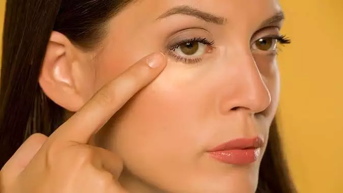 Skin care: चेहरे पर ऐसे करें गुलाब जल का इस्तेमाल,  चमक उठेगा आपका चेहरा