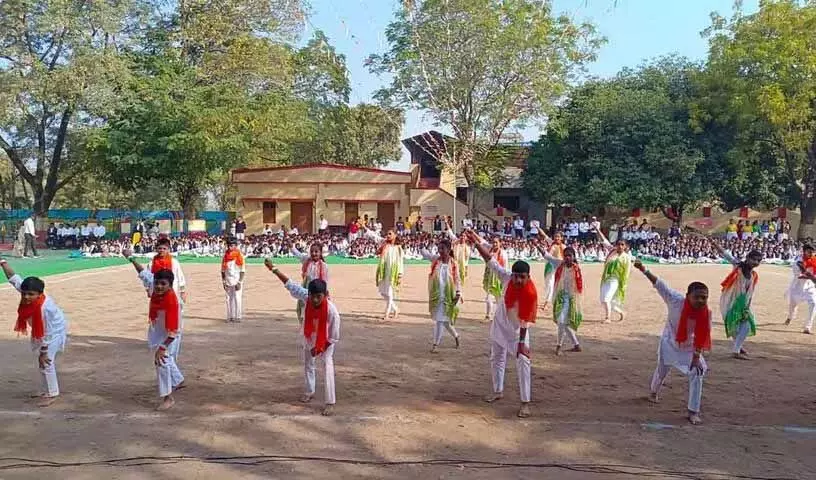 Carmel School के छात्रों ने देशभक्ति के साथ मनाया गणतंत्र दिवस