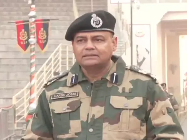 BSF के कार्यवाहक डीआईजी हर्ष नंदन जोशी ने गणतंत्र दिवस की शुभकामनाएं दीं