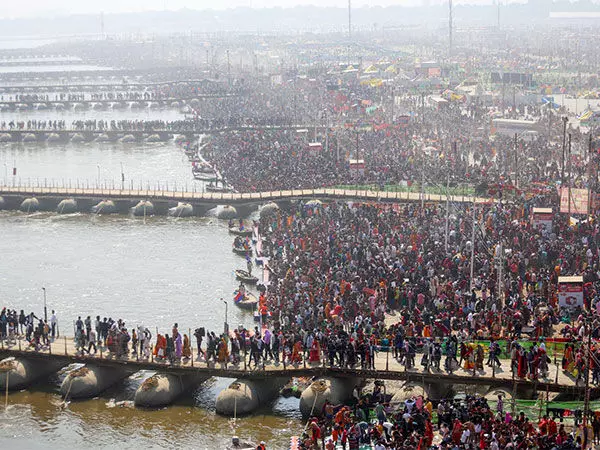 Maha Kumbh: सुबह 8 बजे तक 4.6 मिलियन से अधिक श्रद्धालुओं ने त्रिवेणी संगम में पवित्र डुबकी लगाई