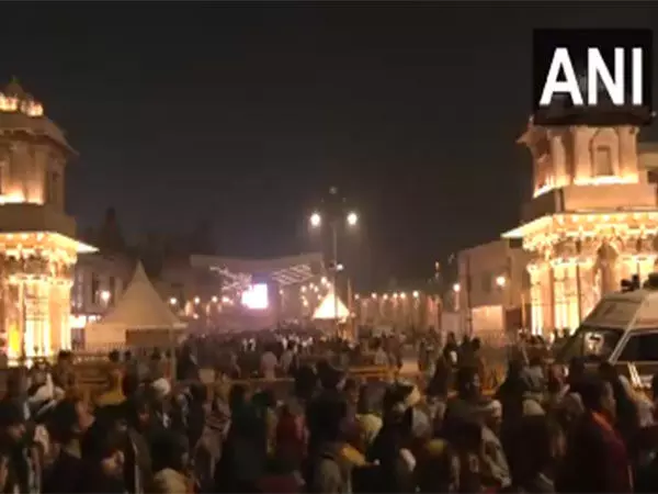 Ayodhya में राम मंदिर में श्रद्धालुओं की भीड़ उमड़ी, अधिकारियों ने सुरक्षा उपाय बढ़ाए