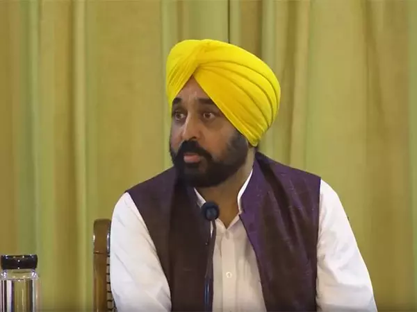 अंबेडकर की प्रतिमा तोड़े जाने के बाद Punjab CM ने कहा, किसी को माफ नहीं किया जाएगा अंबेडकर की प्रतिमा तोड़े जाने के बाद Punjab CM ने कहा, किसी को माफ नहीं किया जाएगा