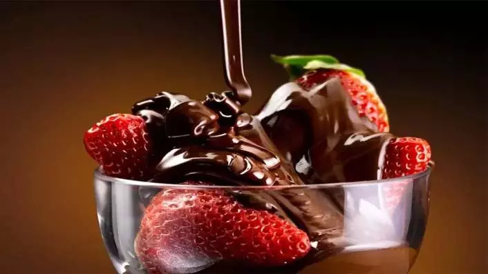 Chocolate and Strawberries Dessert: चॉकलेट और स्ट्रॉबेरी से बनाएं  स्पेशल डेजर्ट