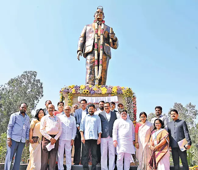 क्या केंद्र का राज्य विश्वविद्यालयों पर प्रभुत्व है : सीएम रेवंत रेड्डी क्या केंद्र का राज्य विश्वविद्यालयों पर प्रभुत्व है : सीएम रेवंत रेड्डी