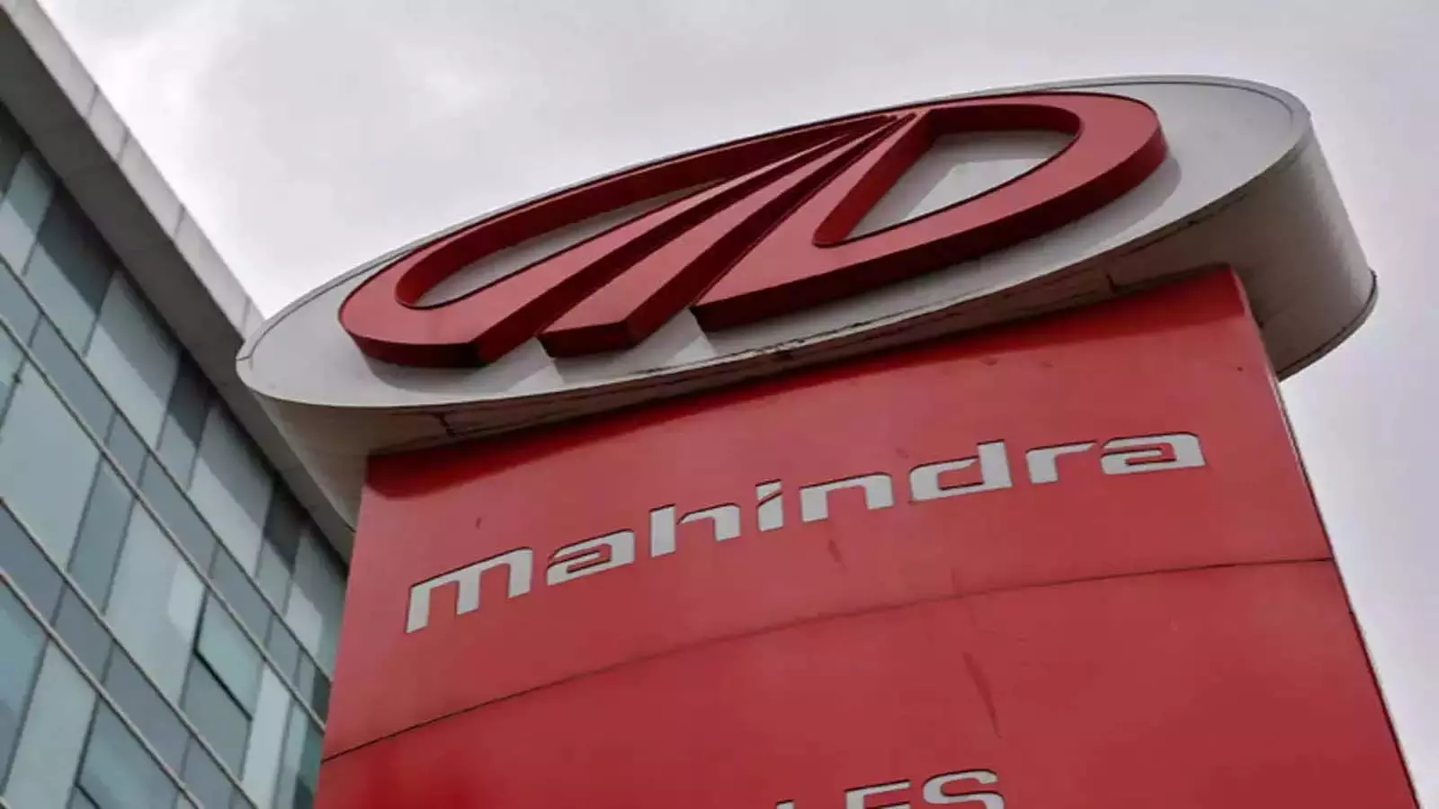 Mahindra & Mahindra शेयर की कीमत में 1.04% ऊपर Mahindra & Mahindra शेयर की कीमत में 1.04% ऊपर