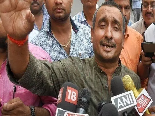 पूर्व BJP MLA सेंगर ने ऑपरेशन करने वाले डॉक्टर के उपलब्ध न होने पर आत्मसमर्पण किया पूर्व BJP MLA सेंगर ने ऑपरेशन करने वाले डॉक्टर के उपलब्ध न होने पर आत्मसमर्पण किया