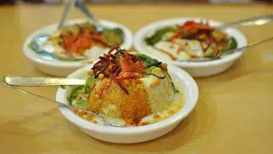 Aloo Tikki Chaat का चटपटे स्वाद का लें लुत्फ