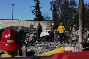 Los Angeles के स्कूलों को विनाशकारी जंगल की आग के बाद पुनर्निर्माण के लिए संघर्ष करना पड़ रहे