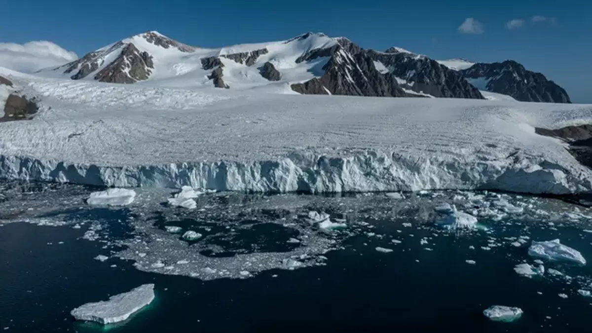 समुद्र Antarctica को कैसे पिघला रहा है?