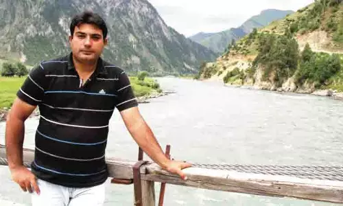 सरकार ने GK के कार्यकारी संपादक आरिफ शफी वानी को उत्कृष्ट विद्वान राज्य पुरस्कार से सम्मानित किया सरकार ने GK के कार्यकारी संपादक आरिफ शफी वानी को उत्कृष्ट विद्वान राज्य पुरस्कार से सम्मानित किया