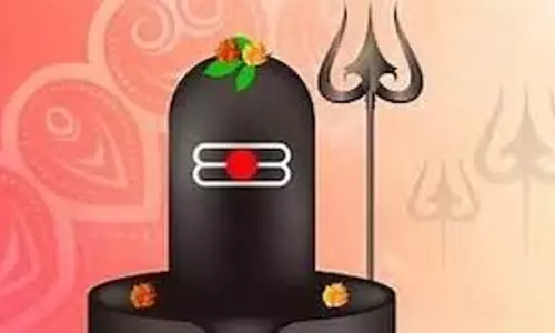 Somwar Ke Upay: सोम प्रदोष और मासिक शिवरात्रि व्रत के शुभ अवसर पर करें ये उपाय, भगवान शिव की कृपा से जीवन की सभी बाधाएं दूर होंगी