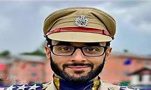 J&K: जम्मू-कश्मीर में वीरता पदक पाने वालों में शहीद डीएसपी भट भी शामिल J&K: जम्मू-कश्मीर में वीरता पदक पाने वालों में शहीद डीएसपी भट भी शामिल