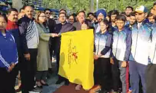 सतीश शर्मा ने 38वें राष्ट्रीय खेलों के लिए जम्मू-कश्मीर दल को हरी झंडी दिखाकर रवाना किया