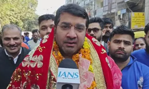 ग्रेटर कैलाश से कांग्रेस उम्मीदवार पहुंचे सौरभ भारद्वाज के गांव, कहा - इतना बेहाल होगा, उम्मीद नहीं थी ग्रेटर कैलाश से कांग्रेस उम्मीदवार पहुंचे सौरभ भारद्वाज के गांव, कहा - इतना बेहाल होगा, उम्मीद नहीं थी