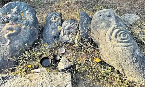 Telangana: तेलंगाना के चित्याला में 6,000 साल पुरानी पत्थर की कुल्हाड़ी मिली Telangana: तेलंगाना के चित्याला में 6,000 साल पुरानी पत्थर की कुल्हाड़ी मिली