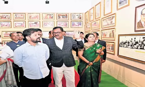 Telangana: केंद्र विश्वविद्यालयों पर नियंत्रण करने की साजिश कर रहा