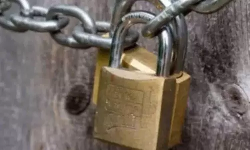 Praja Palana के नाराज लाभार्थियों ने दूसरा गांव चुनने पर अधिकारियों को बंधक बनाया
