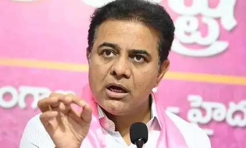KTR ने योजनाओं के धीमे क्रियान्वयन के लिए तेलंगाना सरकार की आलोचना की KTR ने योजनाओं के धीमे क्रियान्वयन के लिए तेलंगाना सरकार की आलोचना की