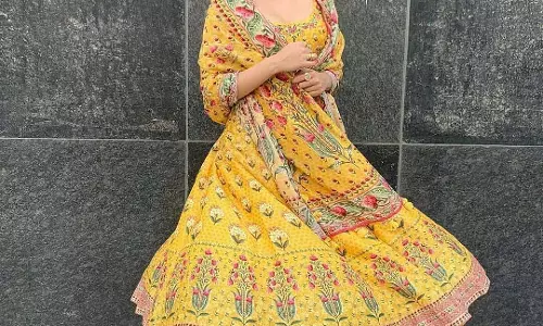 5 Suit Sets: सरस्वती पूजा के लिए पीले रंग का डिजाइनर सूट सेट ढूंढ रहे हैं तो यहां देखें डिजाइन गाइड 5 Suit Sets: सरस्वती पूजा के लिए पीले रंग का डिजाइनर सूट सेट ढूंढ रहे हैं तो यहां देखें डिजाइन गाइड