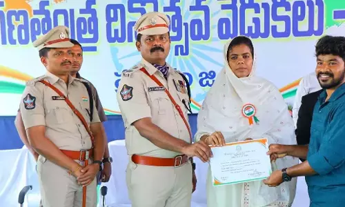 Andhra: गणतंत्र दिवस देशभक्ति के उत्साह के साथ मनाया गया