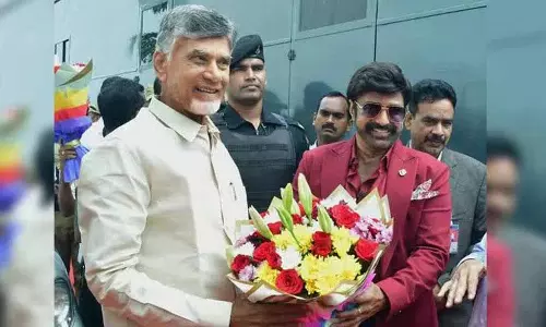 Andhra CM ने कहा, बालकृष्ण को पद्म भूषण मिलना सम्मान के योग्य Andhra CM ने कहा, बालकृष्ण को पद्म भूषण मिलना सम्मान के योग्य