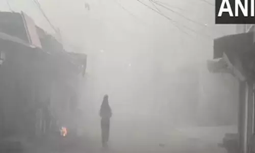 Uttar Pradesh: मुरादाबाद में घना कोहरा छाया, दृश्यता कम हुई Uttar Pradesh: मुरादाबाद में घना कोहरा छाया, दृश्यता कम हुई