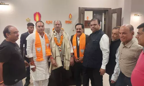 सांसद बृजमोहन अग्रवाल से मिले पार्षद प्रत्याशी अमर गिदवानी और सचिन मेघानी