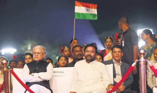 Hussainsagar में आतिशबाजी के दौरान दो नावों में आग लगी
